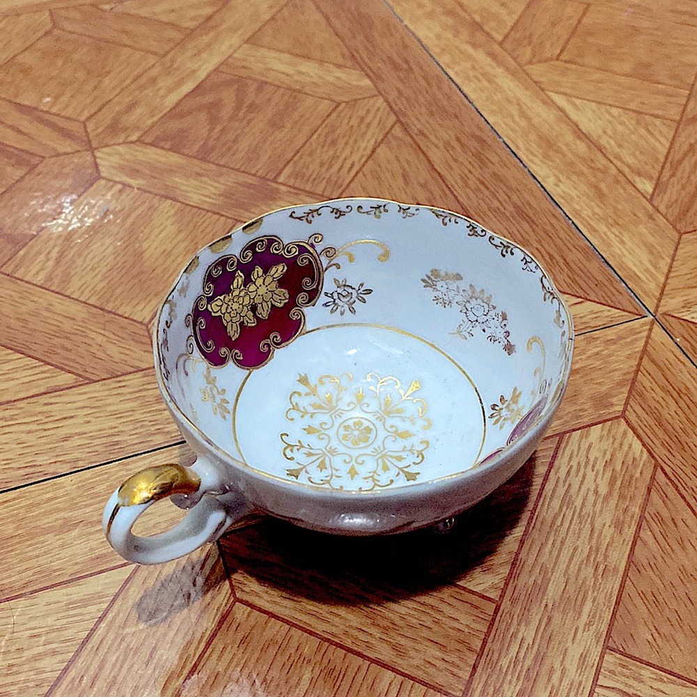 3 FOOTED ROYAL SEALY CHINA JAPAN FLORAL GOLD TRIM SCALLOPED DESIGN TEACUP SAUCER